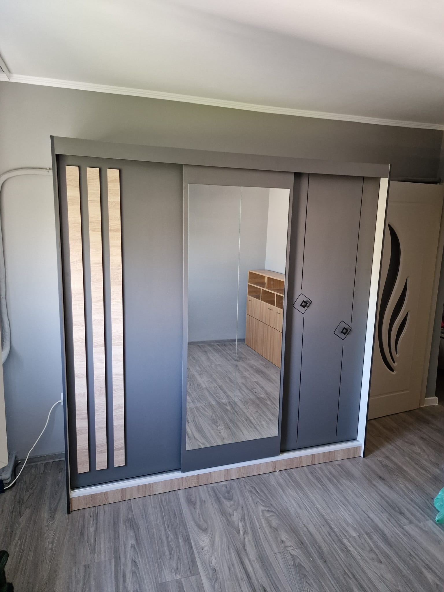 Click to view full screen Dulap dressing Paris 3 usi cu oglinda, 200 cm, Sonoma/Gri photo review