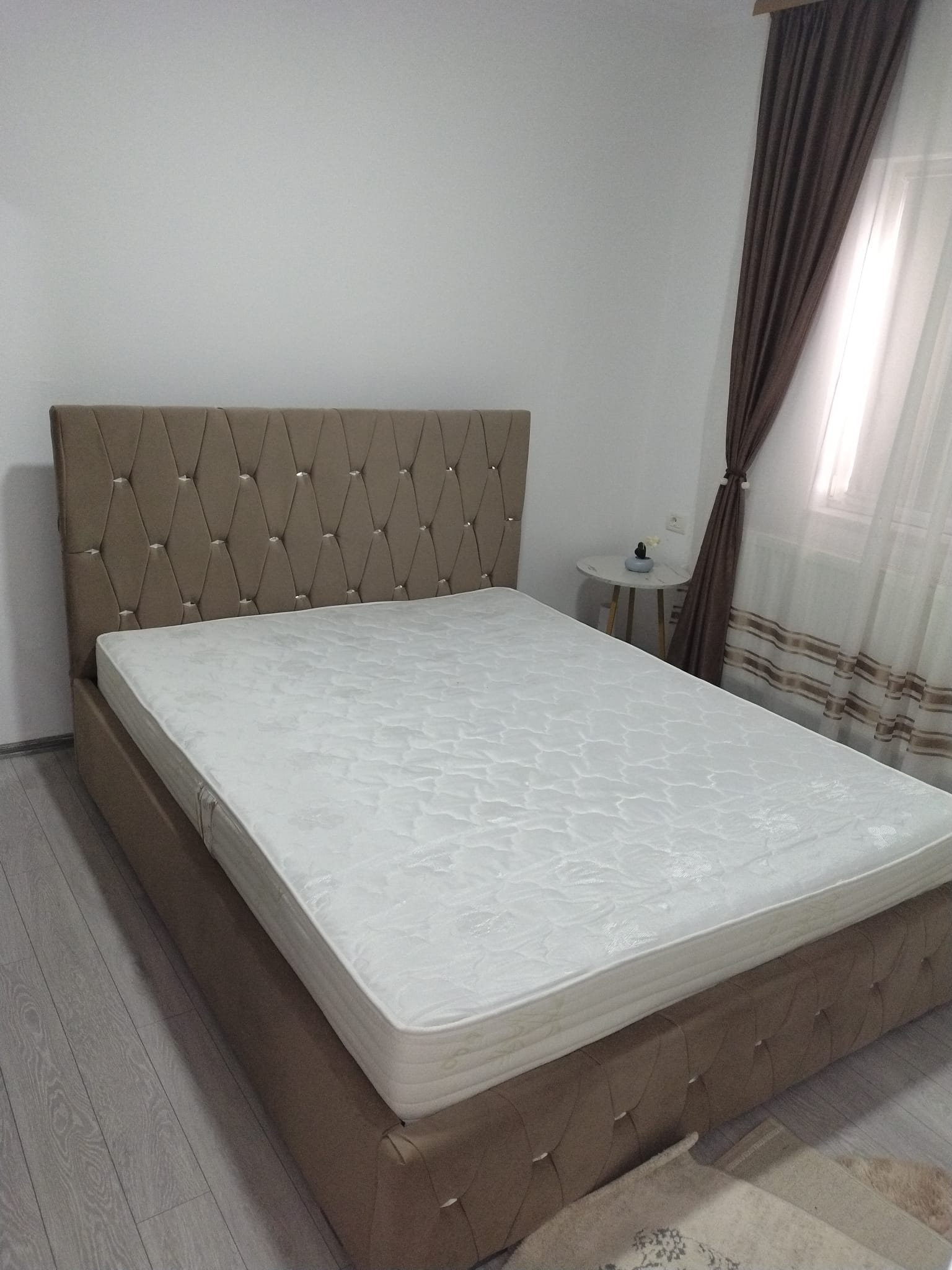 Click to view full screen Pat tapitat Nova 180x200 cm, Bej photo review