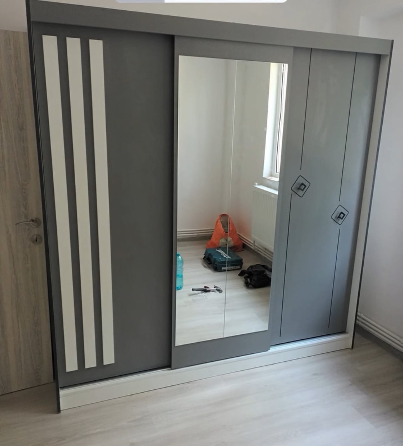 Click to view full screen Dulap dressing Paris 3 usi cu oglinda, 200 cm, Alb/Gri antracit photo review